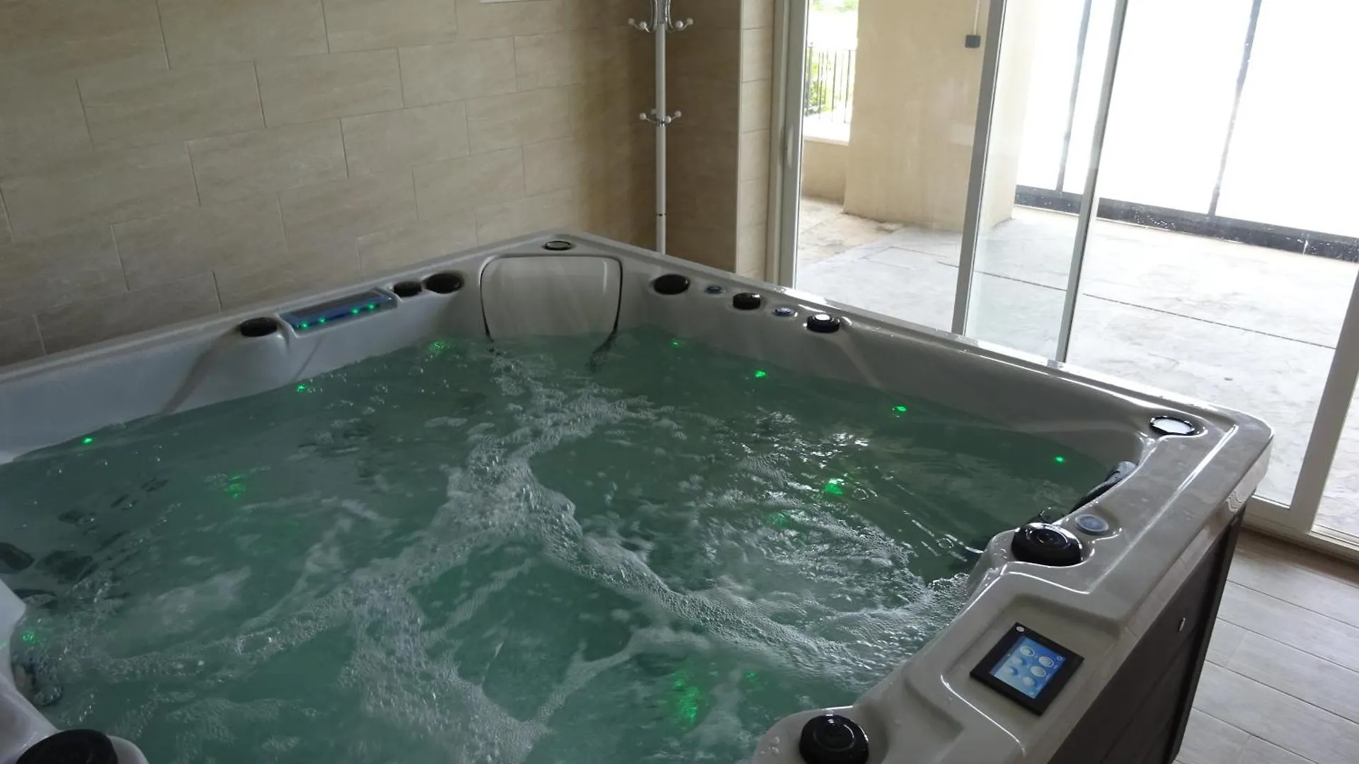 Gite La Bonnelle Piscine Spa Grillon Hébergement de vacances